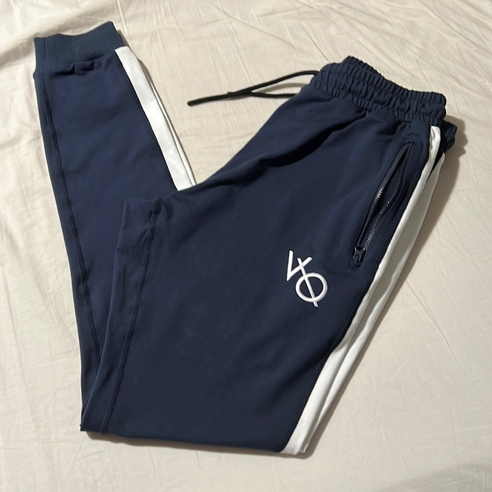 Vanquish joggers size medium